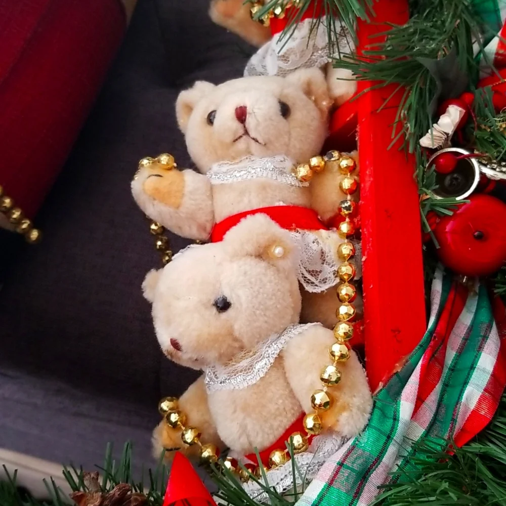 Vintage Holiday Christmas Bear Wreath